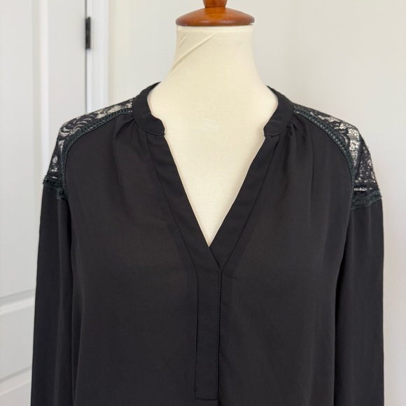 ASTR Black V-Neck Lace Blouse Sz Large - Picture 2 of 11
